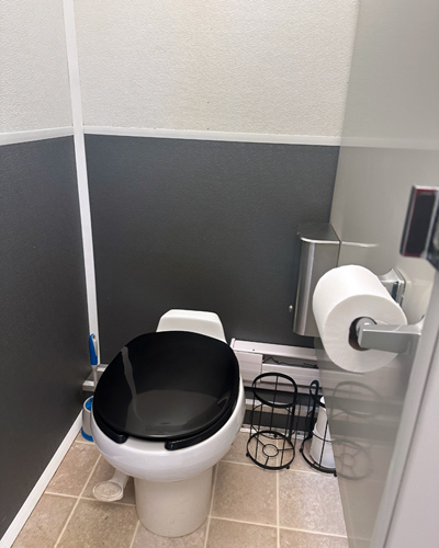 Women's Restroom Trailor Units